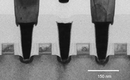 半導体微細構造の形状観察の写真
